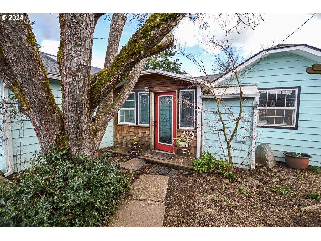 251 18th Street Springfield, OR 97477 - Photo 5 of 26 a view of a house with a yard