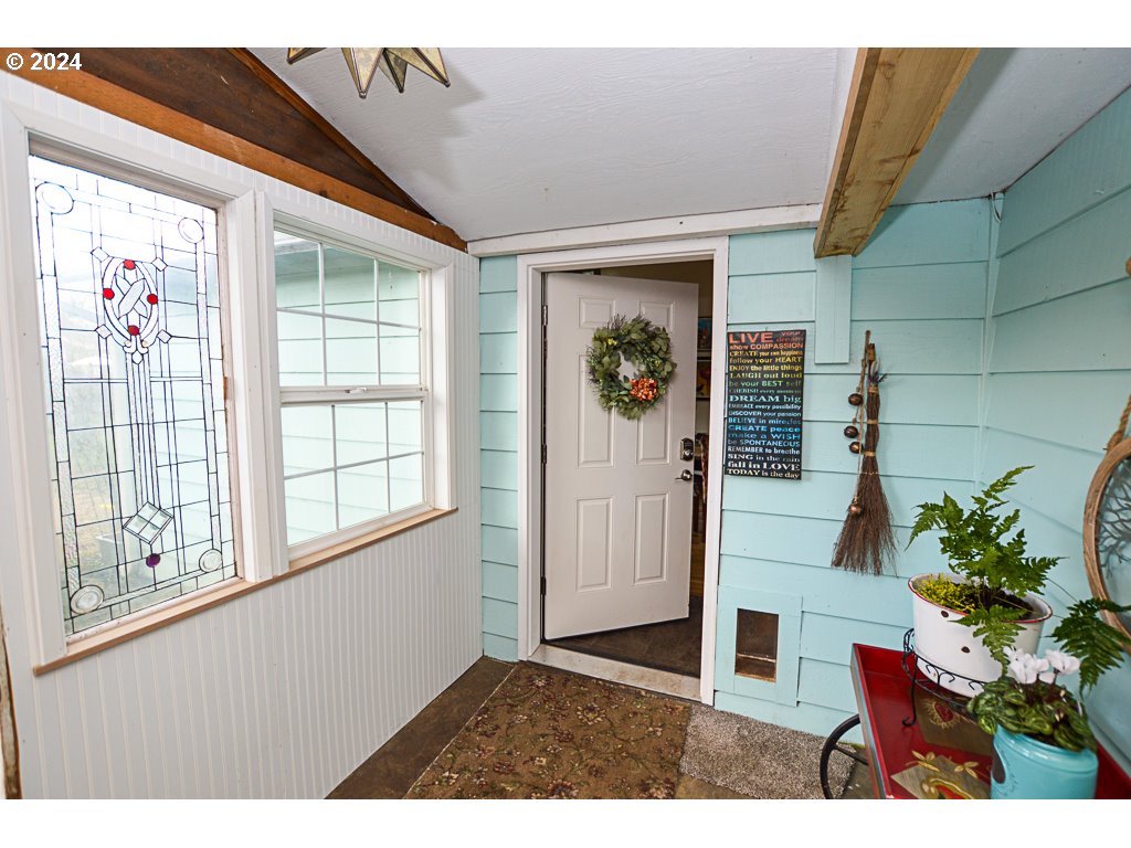 251 18th Street Springfield, OR 97477 - Photo 7 of 26 a view of outdoor space and porch