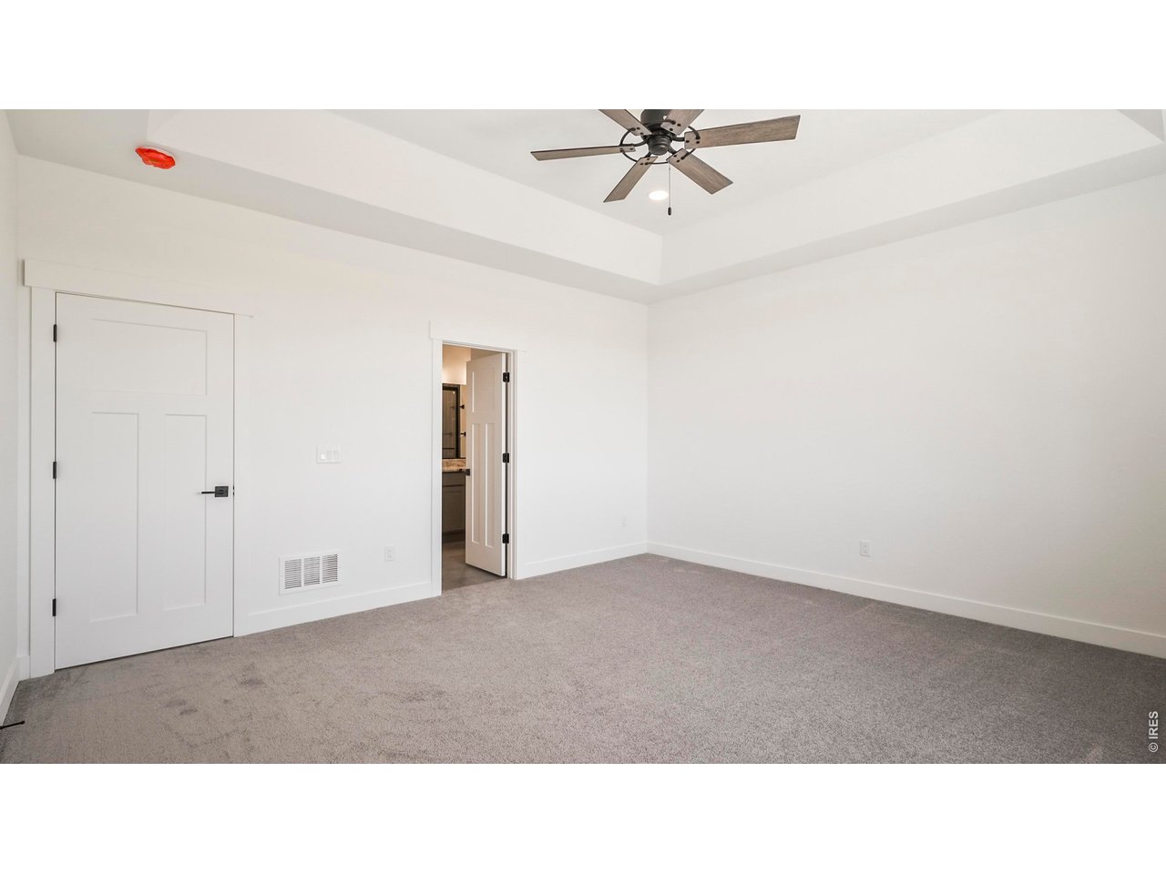 448 Cache Avenue Fort Morgan, CO 80701 - Photo 14 of 43 a open living room with a ceiling fan