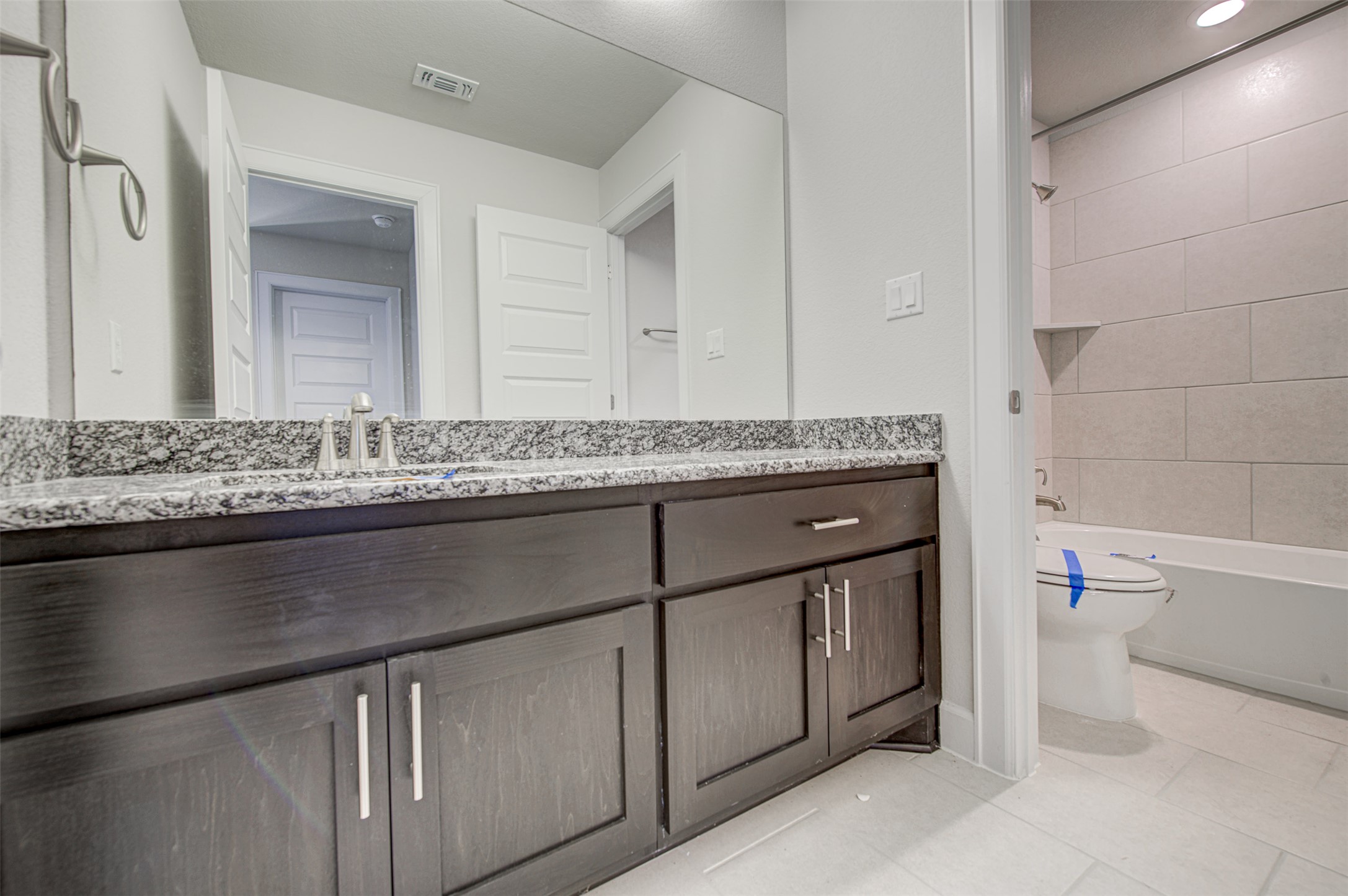 316 Buffalo Ridge Drive Manchaca, TX 78652 - Photo 27 of 37 a bathroom with a sink and a mirror