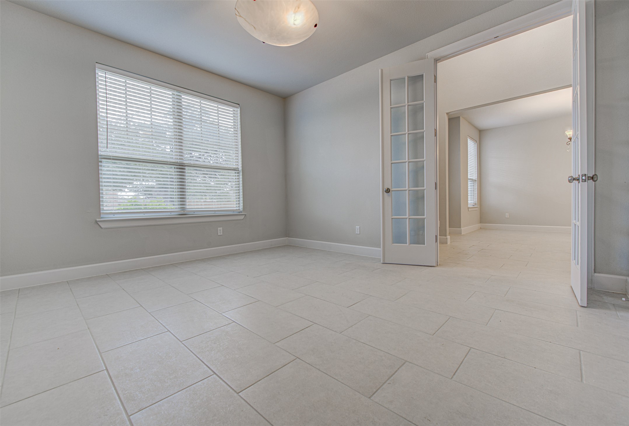 316 Buffalo Ridge Drive Manchaca, TX 78652 - Photo 6 of 37 an empty room with windows and closet