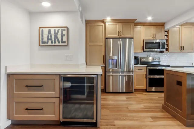 $1,300,000 | 12 Abbey Villa Circle, Unit C, Fontana, WI 53125