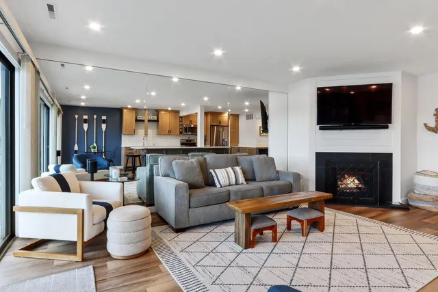 $1,300,000 | 12 Abbey Villa Circle, Unit C, Fontana, WI 53125