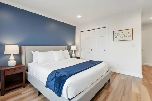 $1,300,000 | 12 Abbey Villa Circle, Unit C, Fontana, WI 53125