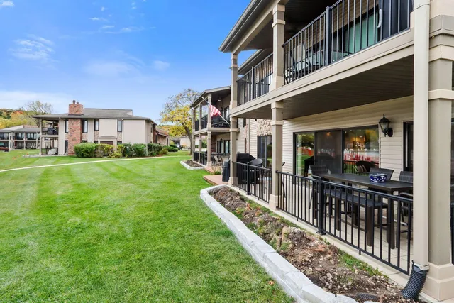 $1,300,000 | 12 Abbey Villa Circle, Unit C, Fontana, WI 53125