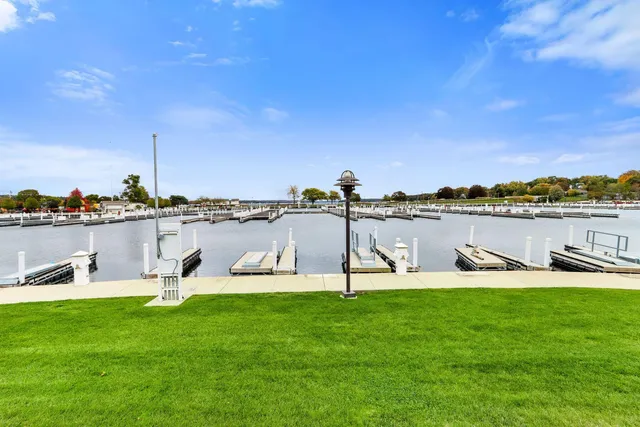 $1,300,000 | 12 Abbey Villa Circle, Unit C, Fontana, WI 53125