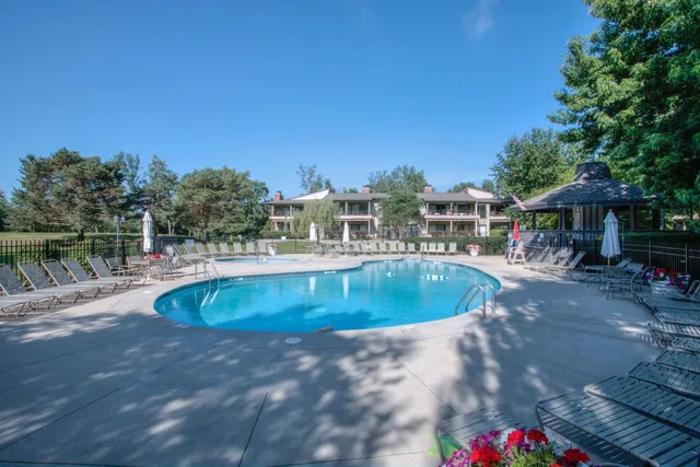 $1,300,000 | 12 Abbey Villa Circle, Unit C, Fontana, WI 53125