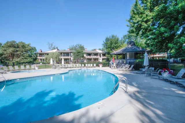 $1,300,000 | 12 Abbey Villa Circle, Unit C, Fontana, WI 53125