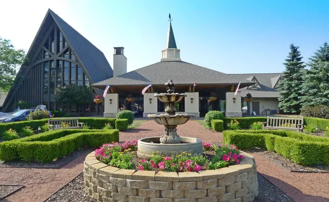 $1,300,000 | 12 Abbey Villa Circle, Unit C, Fontana, WI 53125