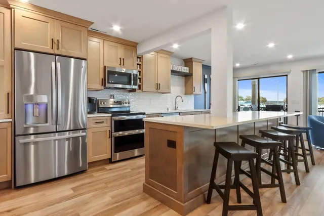 $1,300,000 | 12 Abbey Villa Circle, Unit C, Fontana, WI 53125