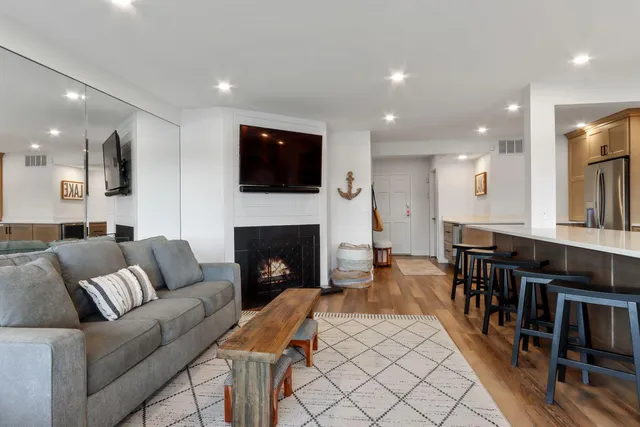 $1,300,000 | 12 Abbey Villa Circle, Unit C, Fontana, WI 53125