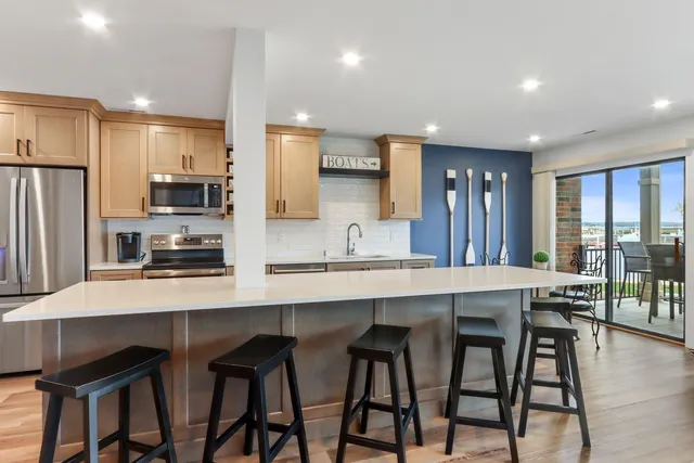 $1,300,000 | 12 Abbey Villa Circle, Unit C, Fontana, WI 53125