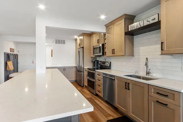 $1,300,000 | 12 Abbey Villa Circle, Unit C, Fontana, WI 53125