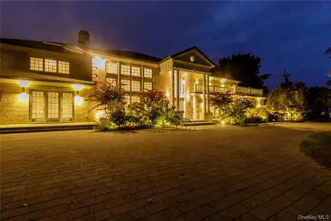 $5,295,000 | 5 Farmwoods Lane, Glen Head, NY 11545
