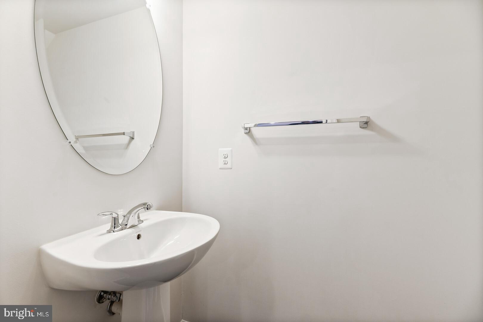 1320 Ribbon Limestone Terrace Southeast Leesburg, VA 20175 - Photo 11 of 30 Half bath on main level
