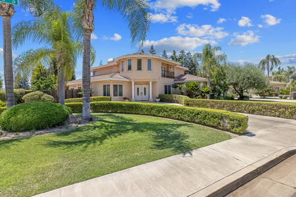 $1,150,000 | 1647 South Bluegrass Court, Visalia, CA 93277