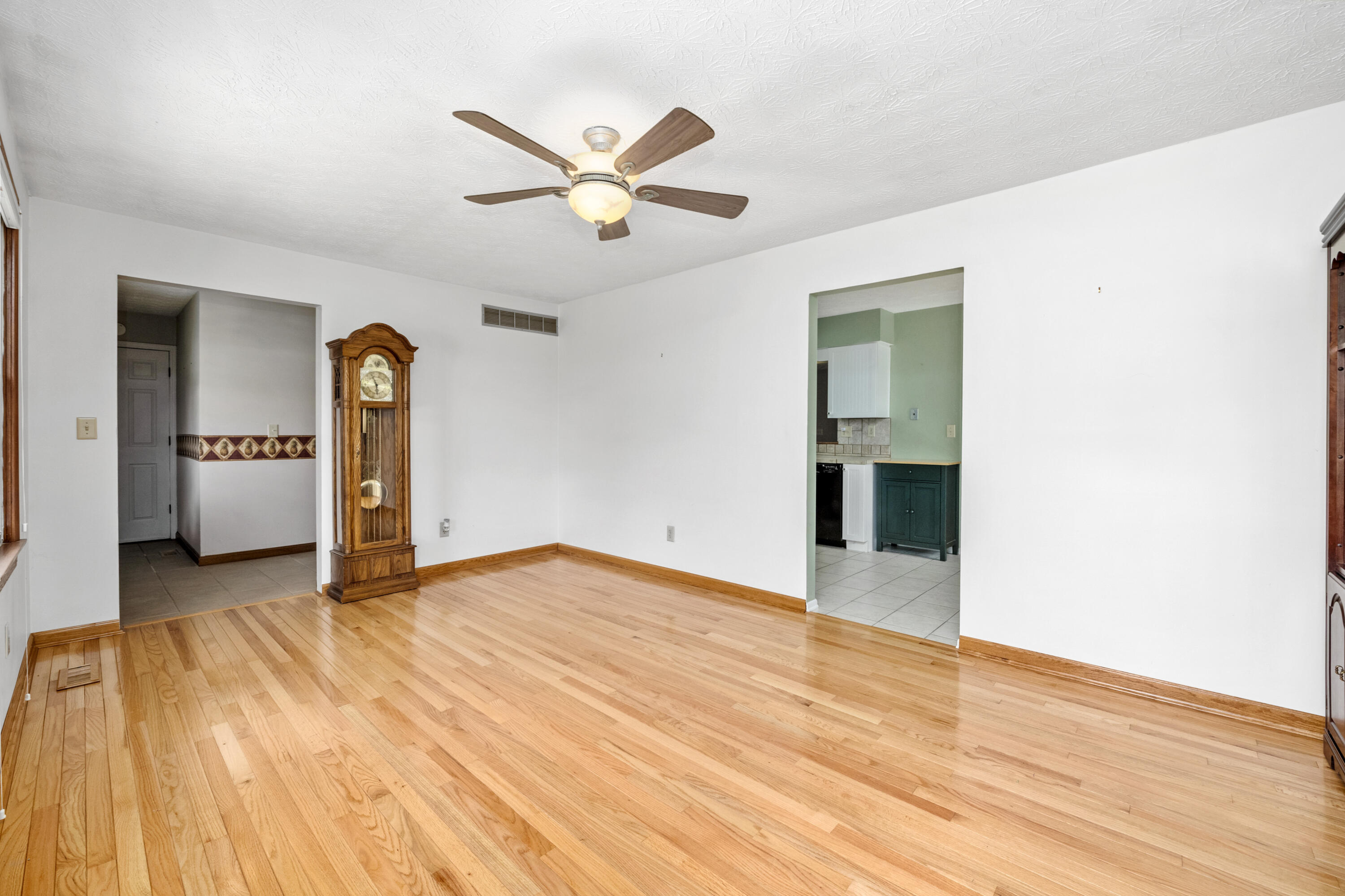 1129 Cayton Road Florence, KY 41042 - Photo 3 of 37