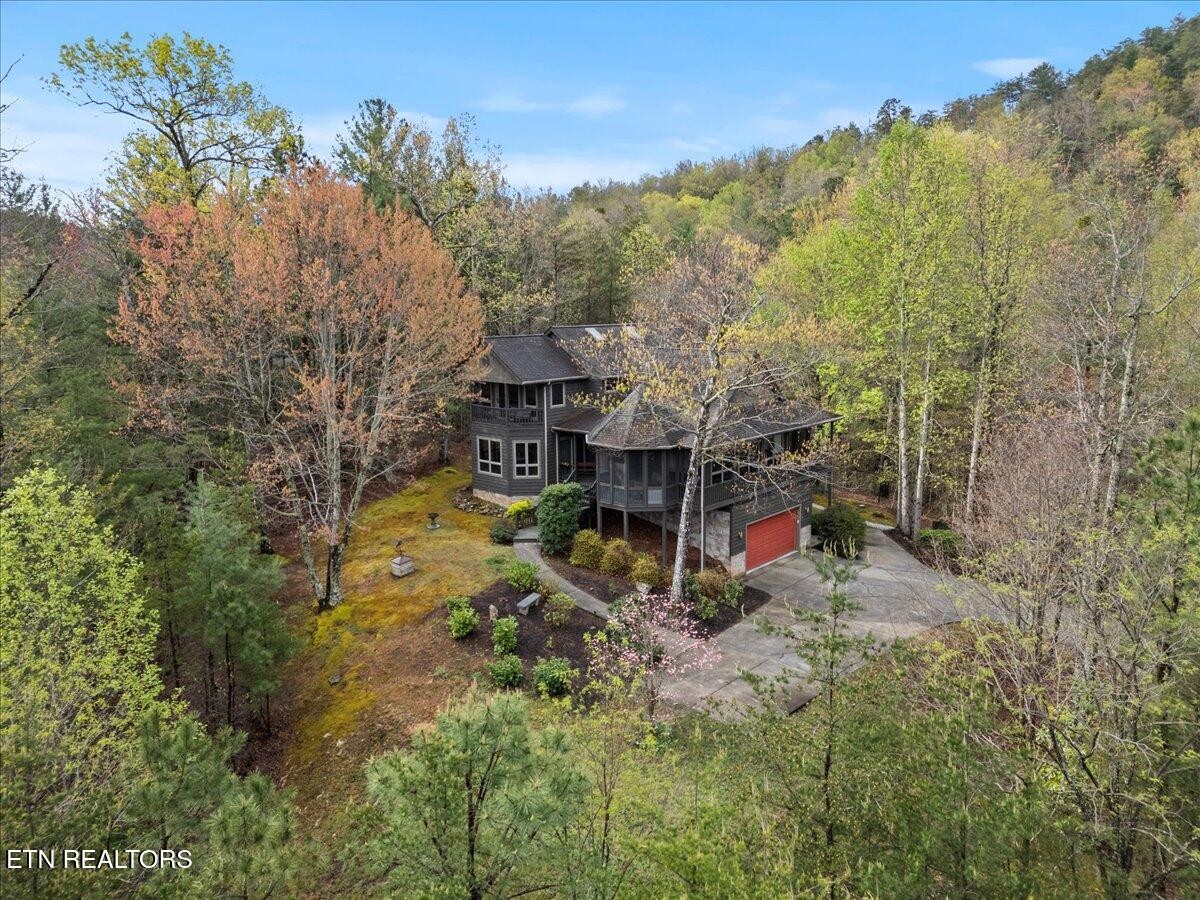 802 Stonegate Way Townsend, TN 37882 - Photo 2 of 44 a backyard of a house with table and chairs