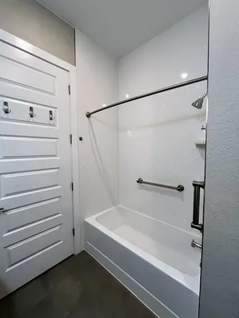 $3,350 | 4405 Jackson Avenue, Unit 3101, Austin, TX 78731