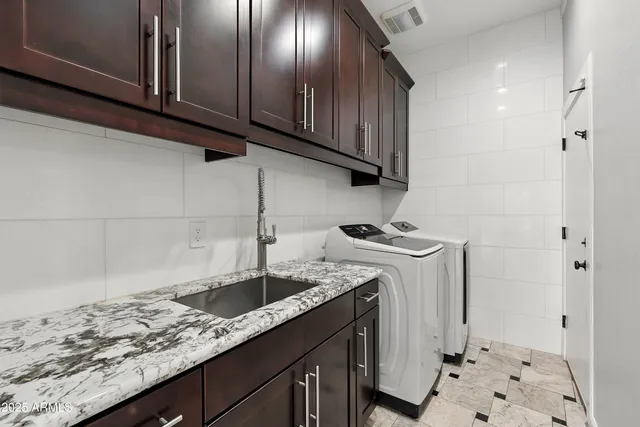 $779,000 | 3042 South Seton Avenue, Gilbert, AZ 85295