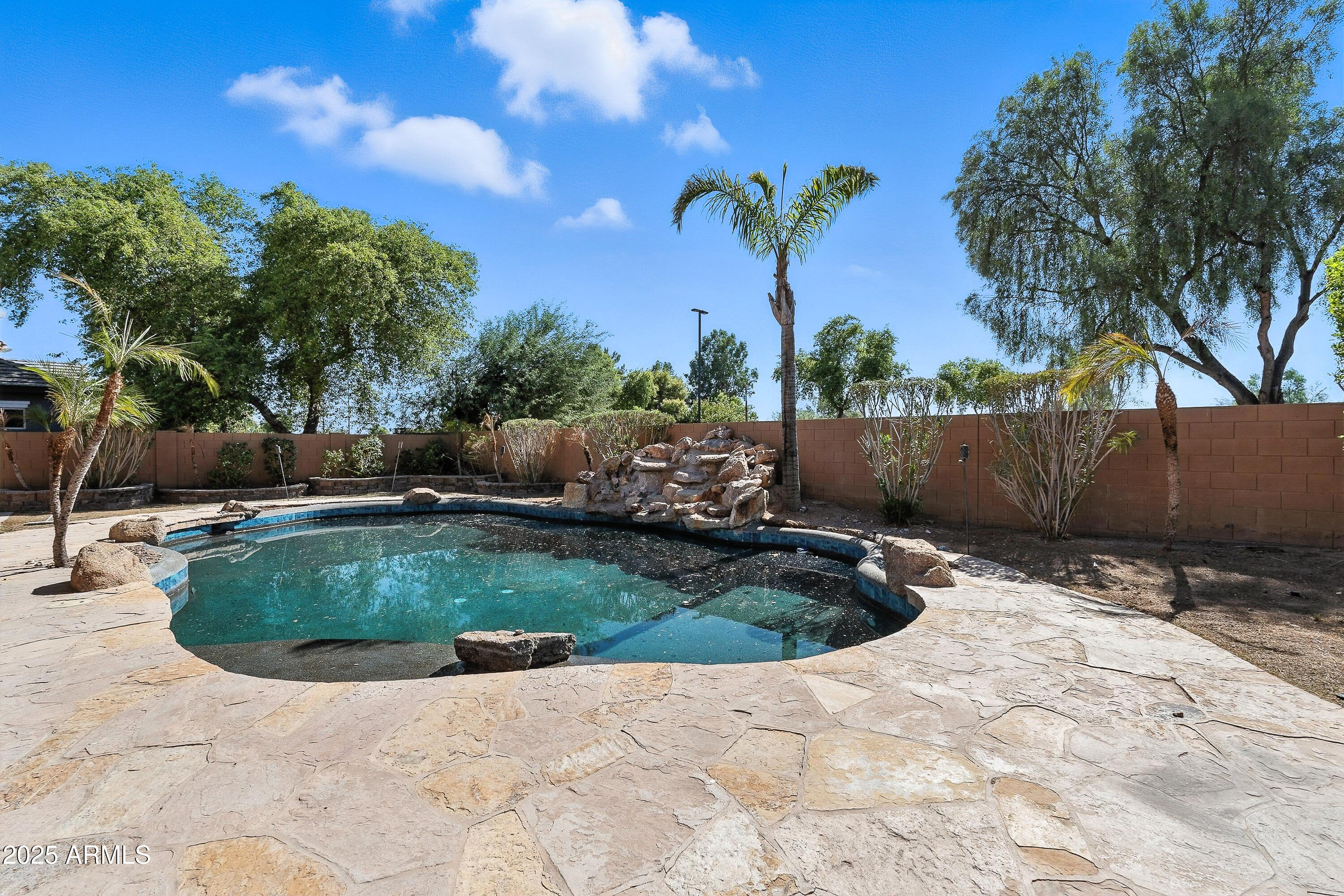 3042 South Seton Avenue Gilbert, AZ 85295 - Photo 61 of 71 a view of garden with patio
