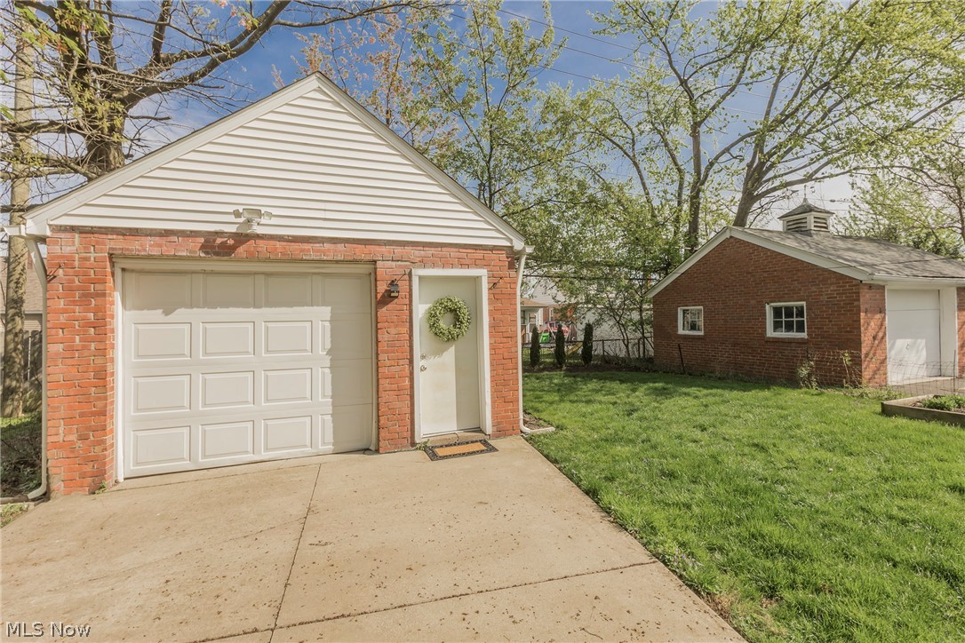 4189 Ellison Road South Euclid, OH 44121 - Photo 40 of 41 Brick and block driveway with electronic opener!