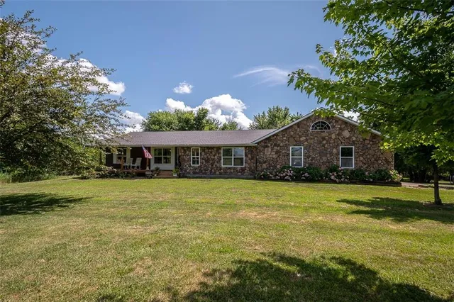 $630,000 | 4006 Thomas Road, Wellsville, KS 66092
