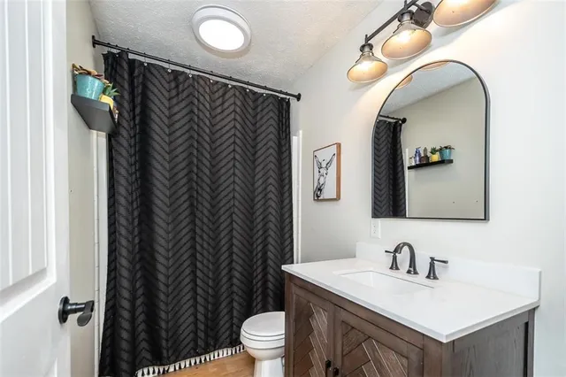 $630,000 | 4006 Thomas Road, Wellsville, KS 66092