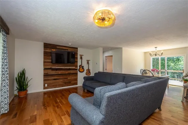 $630,000 | 4006 Thomas Road, Wellsville, KS 66092