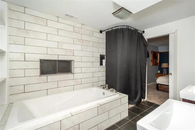 $630,000 | 4006 Thomas Road, Wellsville, KS 66092