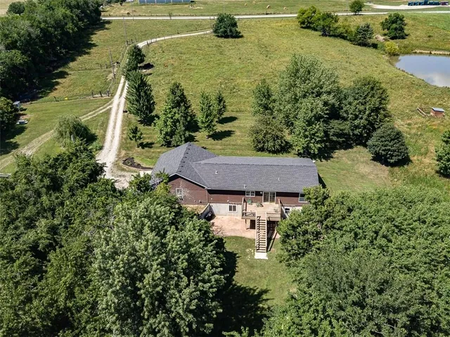 $630,000 | 4006 Thomas Road, Wellsville, KS 66092