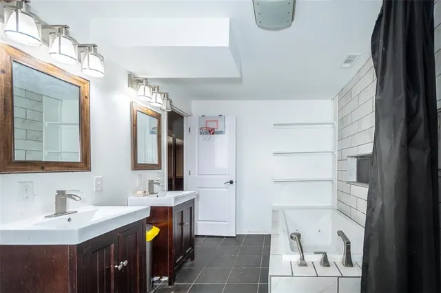 $630,000 | 4006 Thomas Road, Wellsville, KS 66092