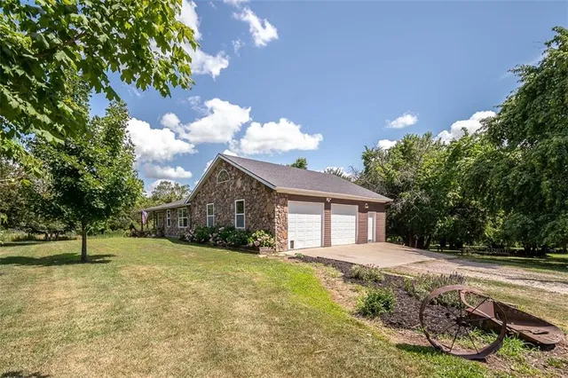 $630,000 | 4006 Thomas Road, Wellsville, KS 66092