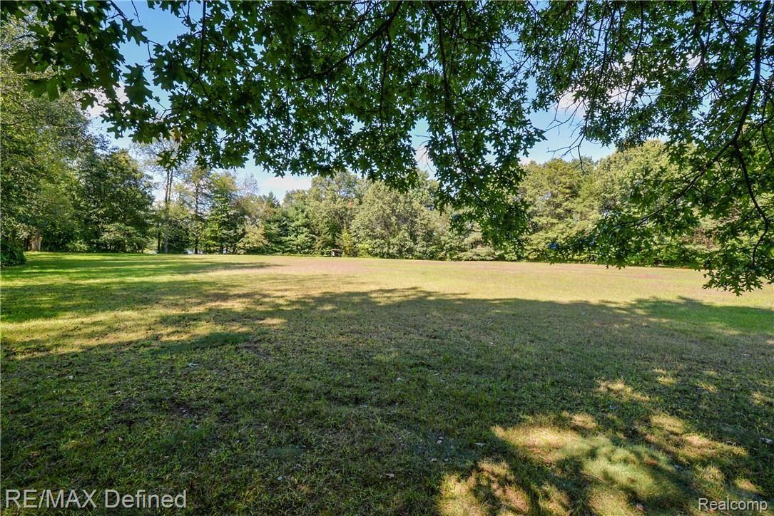 220 Ridgemont Road Oxford, MI 48370 - Photo 62 of 65 220 Ridgemont Road by Wes Brooks (140).jpg