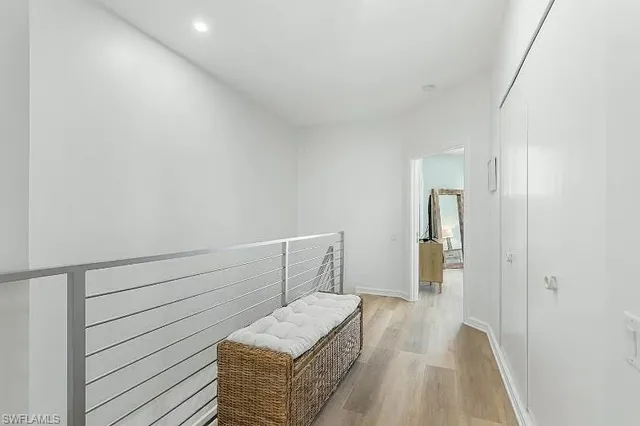 a view of livingroom with furniture