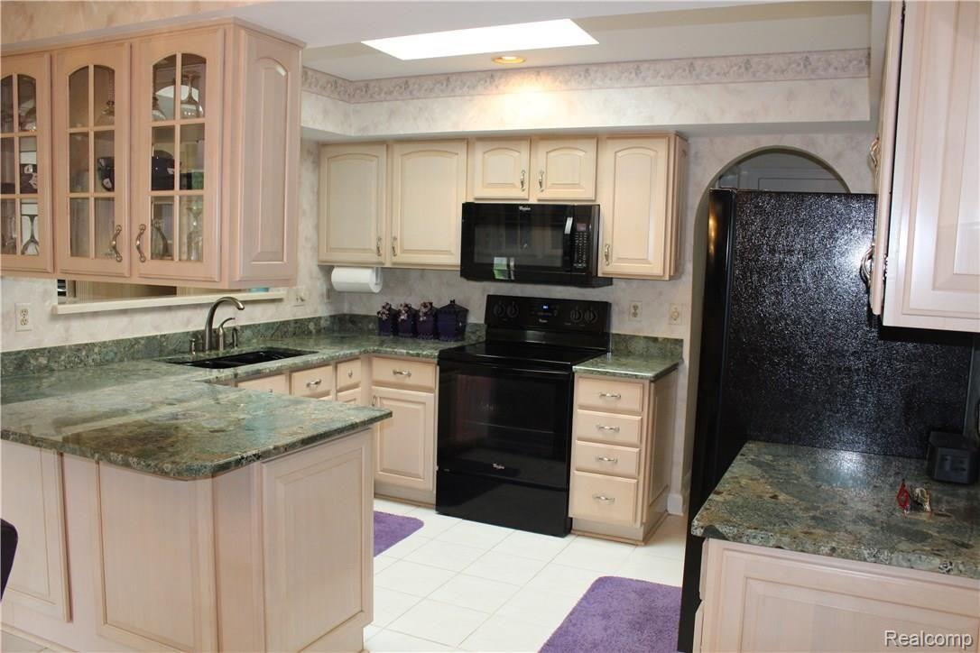 1449 North Dye Road Flint, MI 48532 - Photo 12 of 41 1449 N. Dye Rd kitchen (4)