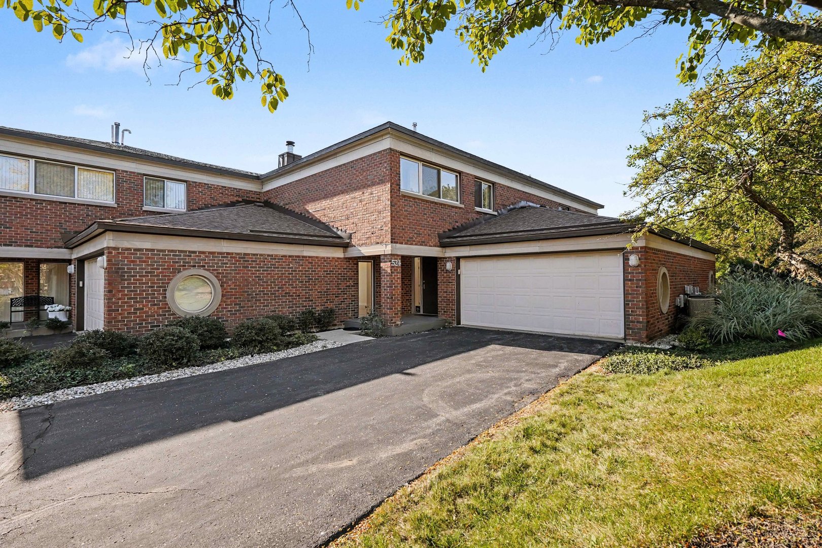 524 Milford Road Deerfield, IL 60015 - Photo 3 of 28 Gallery Image 3
