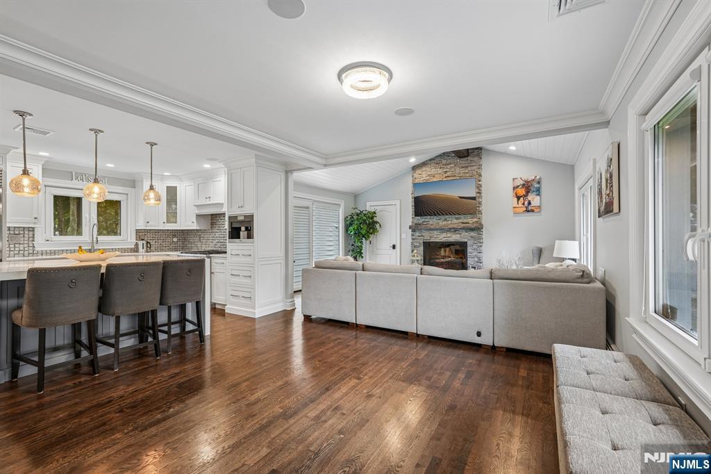 689 Colonial Road Franklin Lakes, NJ 07417 - Photo 15 of 42 Gallery Image 15