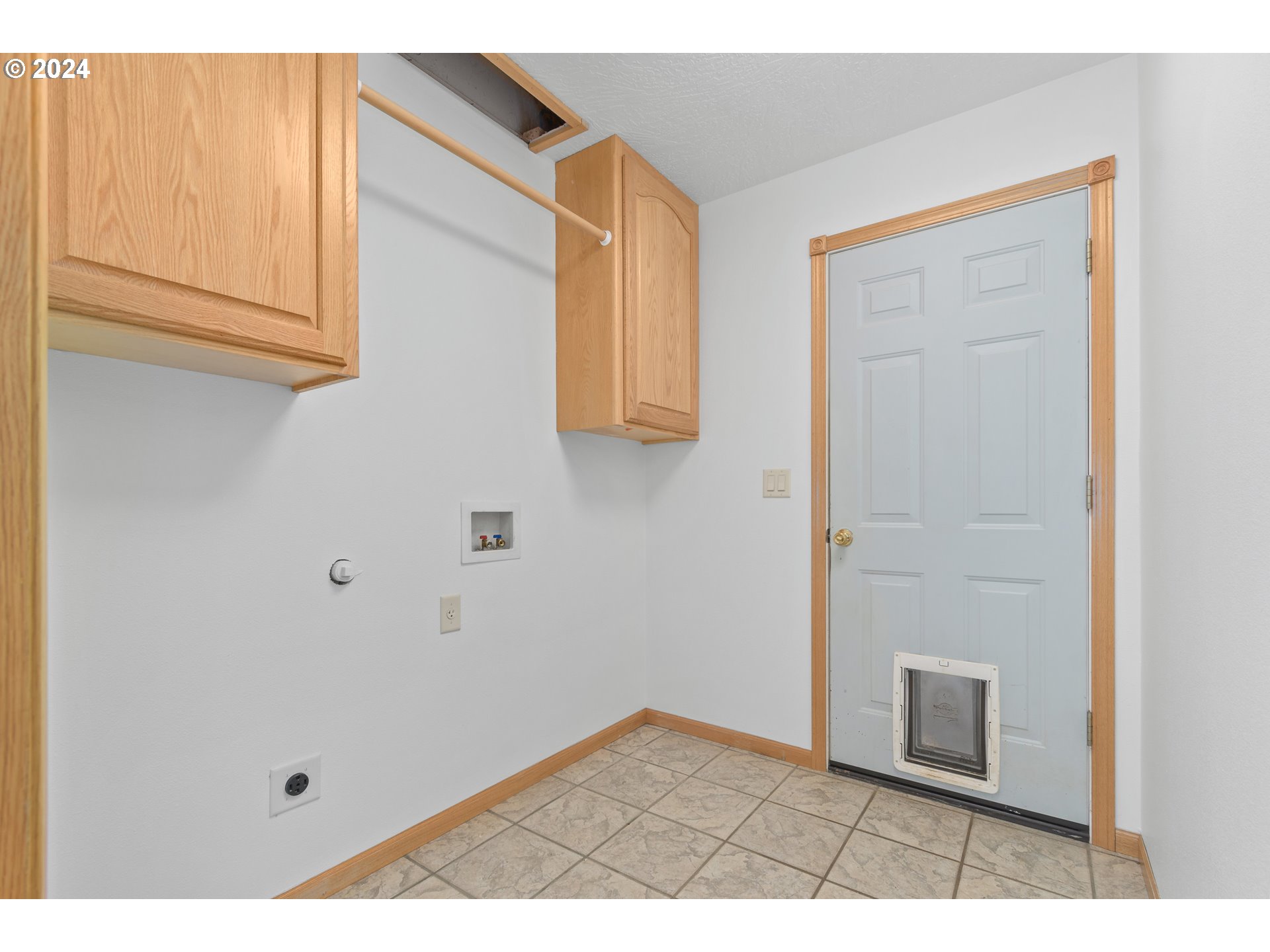 89584 Demming Road Elmira, OR 97437 - Photo 13 of 32 a view of an empty room