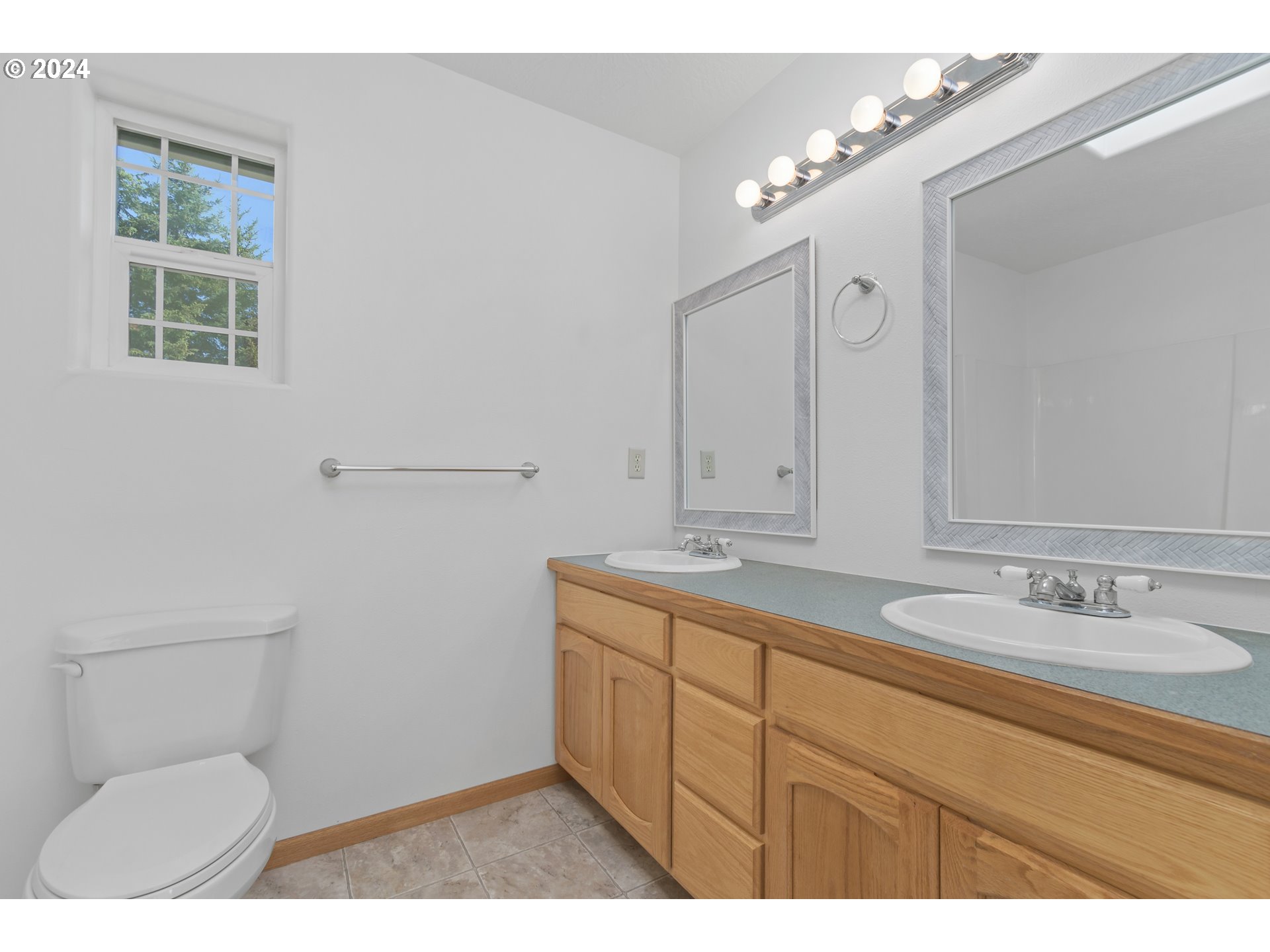 89584 Demming Road Elmira, OR 97437 - Photo 17 of 32 a bathroom with a toilet a sink a mirror and vanity