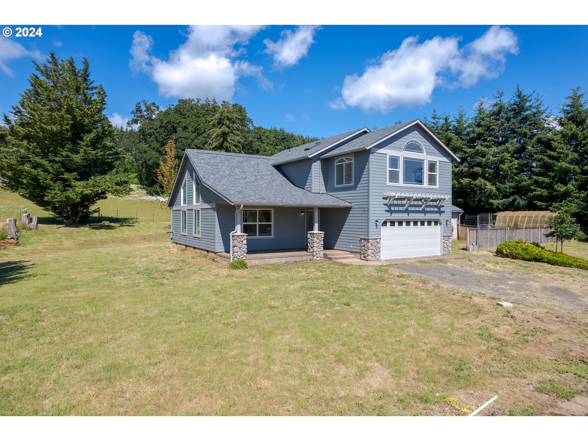 89584 Demming Road Elmira, OR 97437 - Photo 2 of 32 a front view of a house with a yard