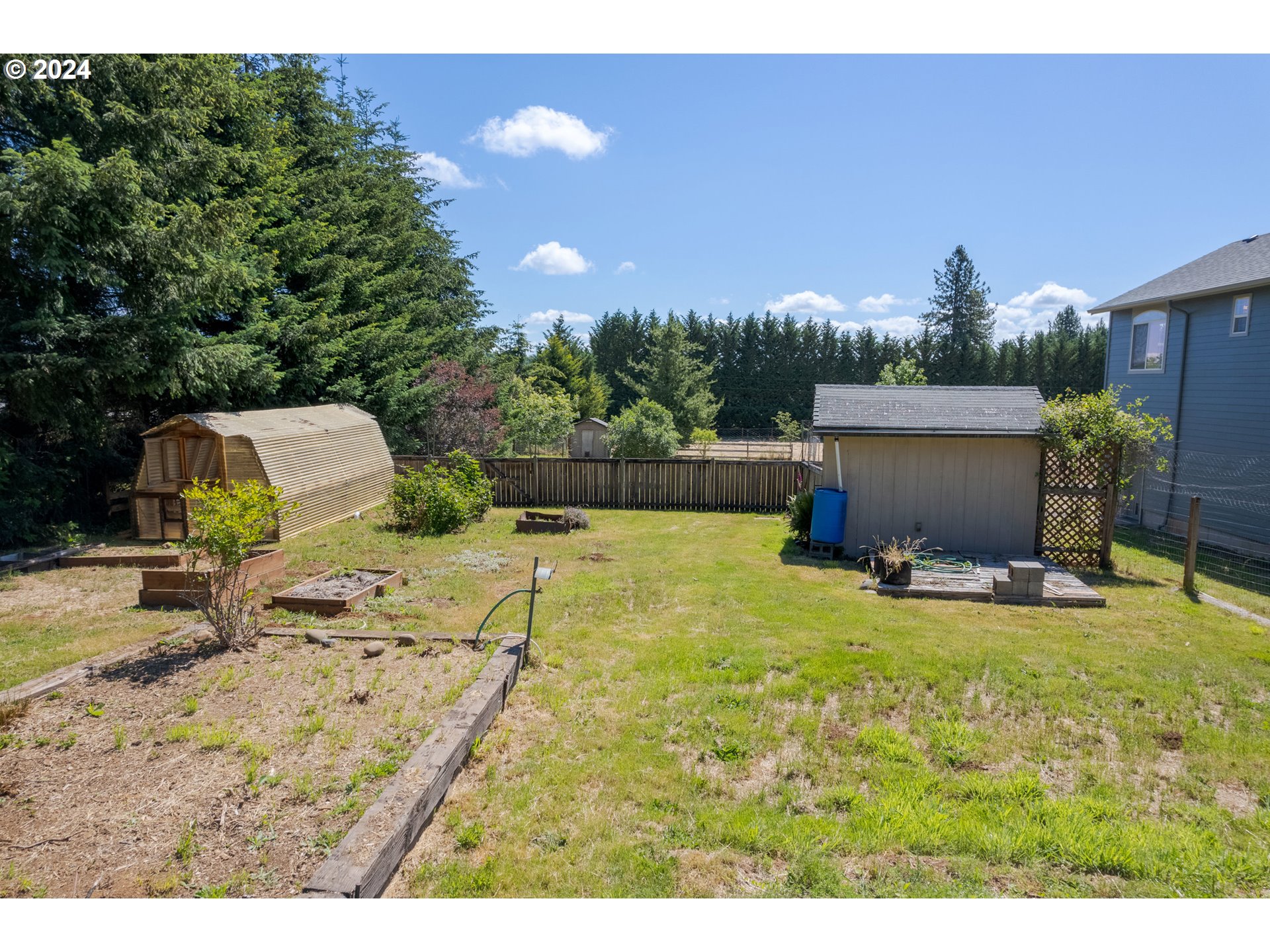 89584 Demming Road Elmira, OR 97437 - Photo 29 of 32 a view of a backyard with swimming pool