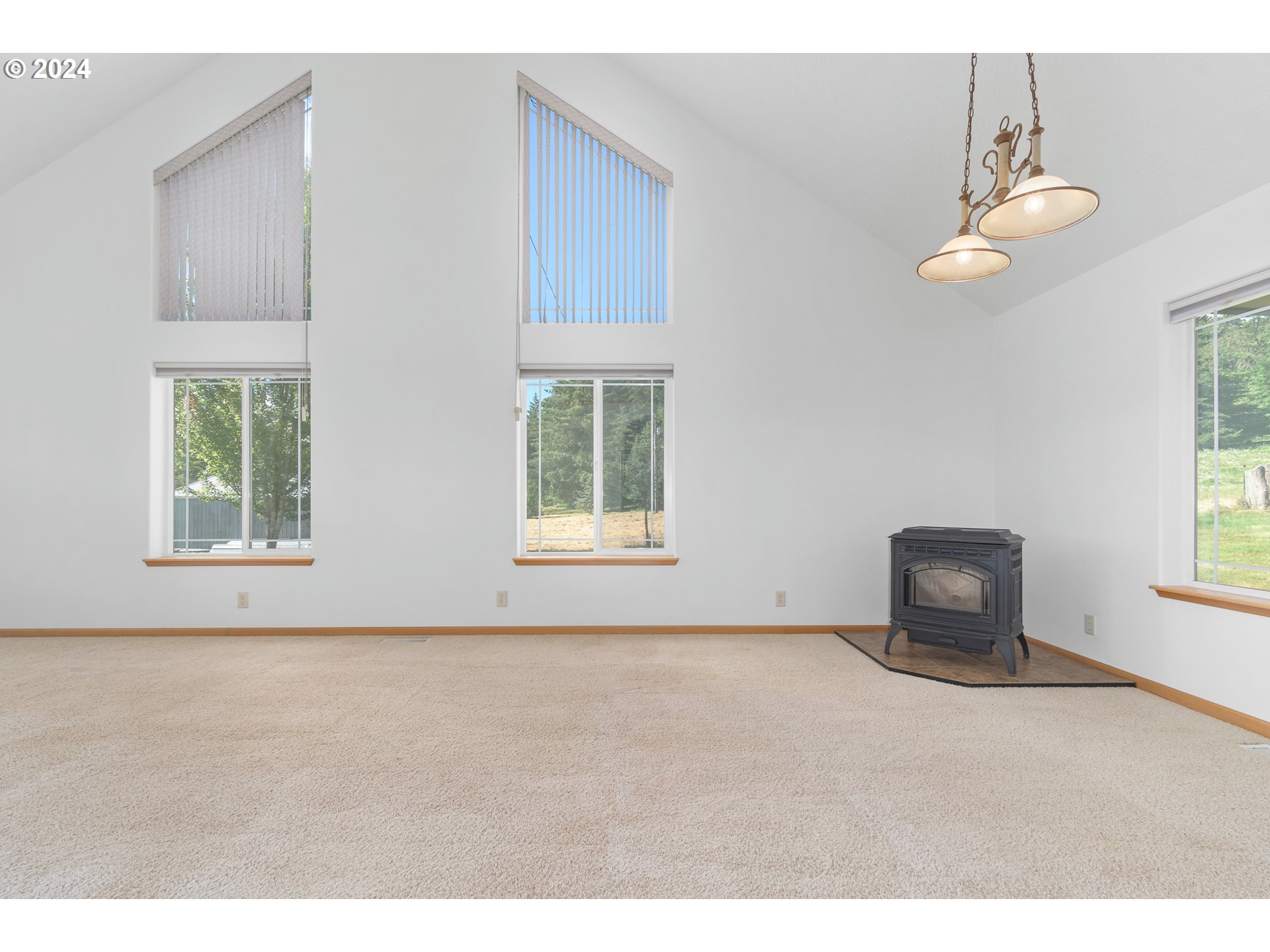 89584 Demming Road Elmira, OR 97437 - Photo 5 of 32 a room with windows and closet