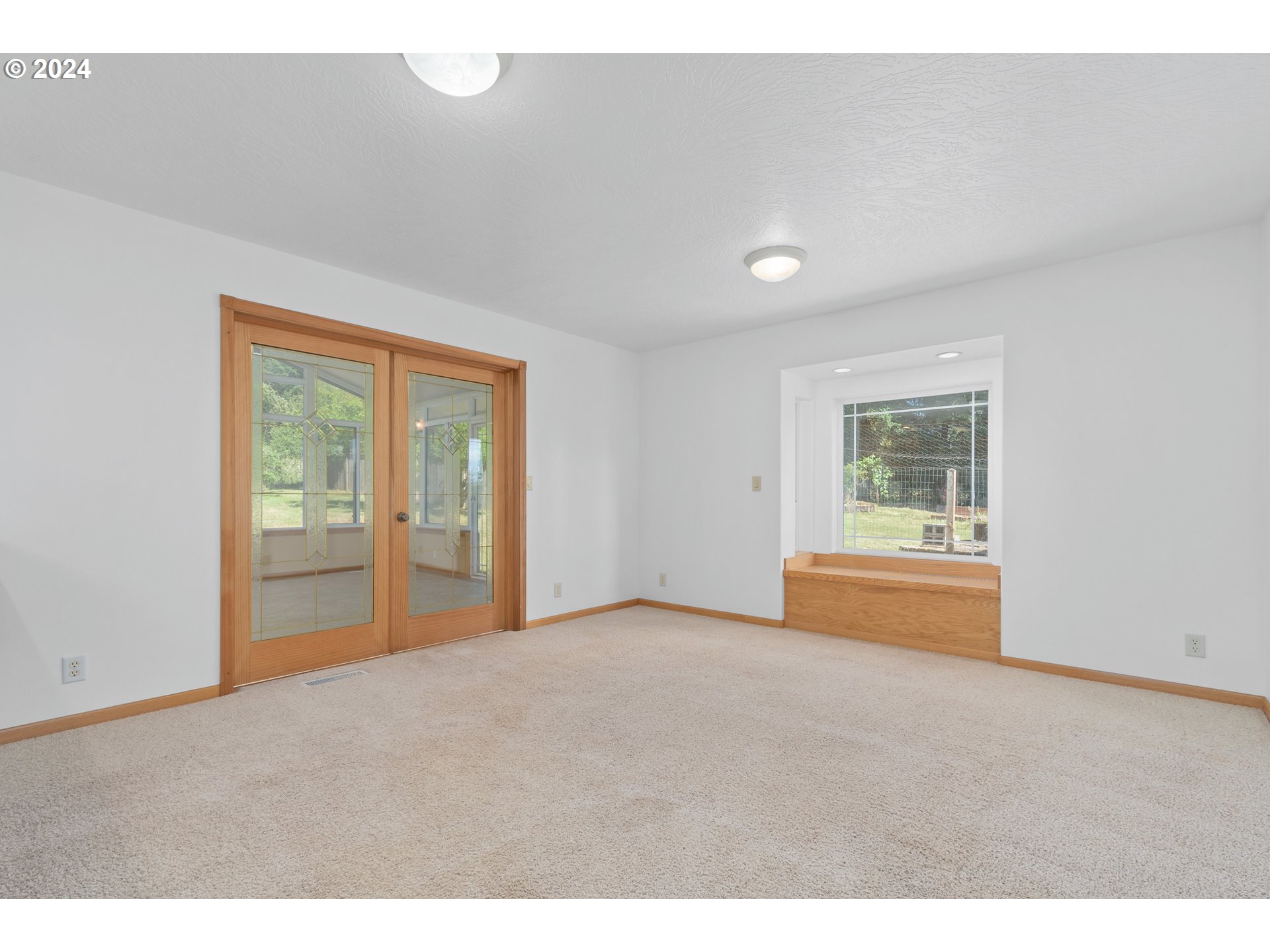 89584 Demming Road Elmira, OR 97437 - Photo 9 of 32 a view of an empty room with a window