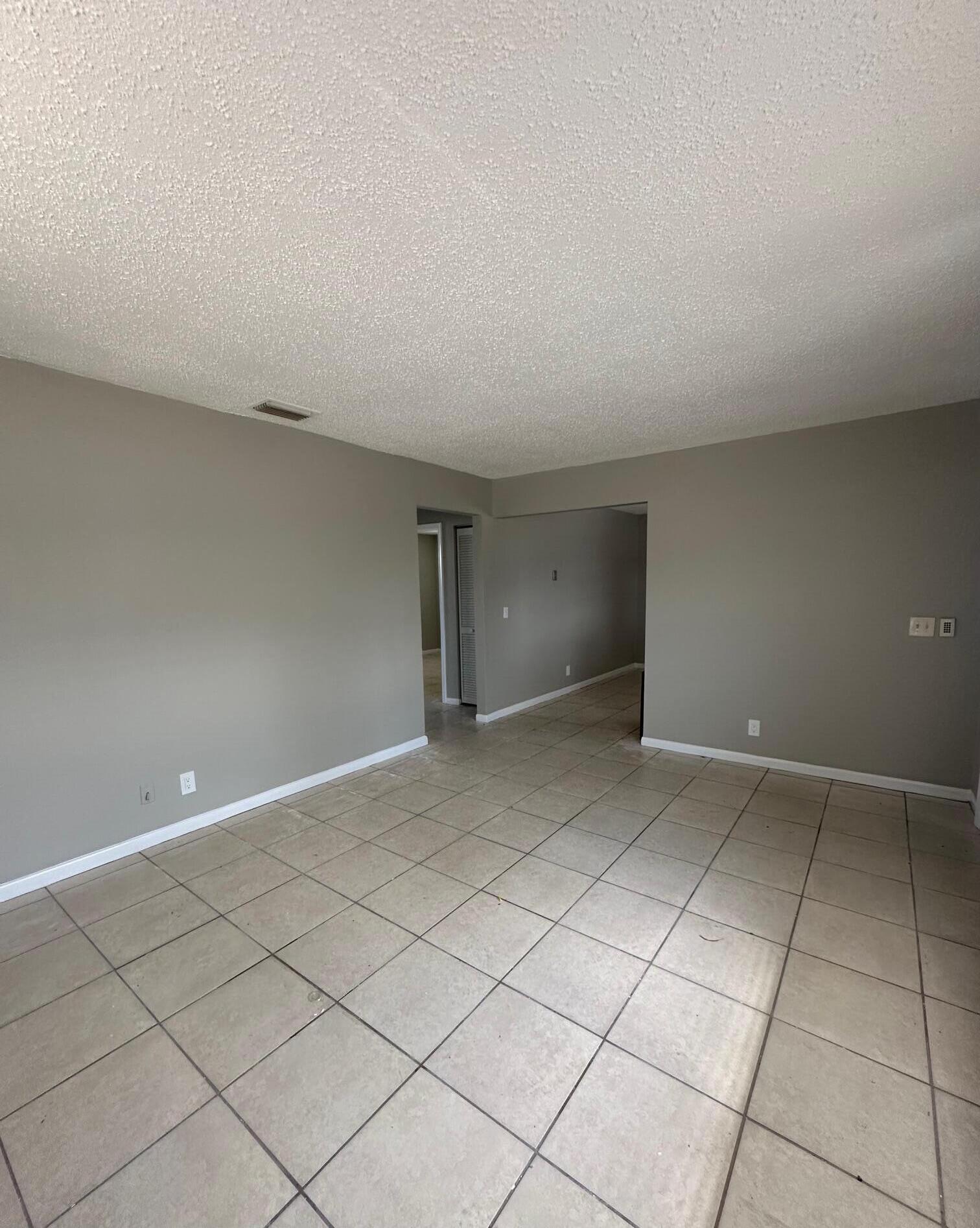 4760 Davis Road, Unit 4772 Lake Worth, FL 33461 - Photo 2 of 8 IMG_0029
