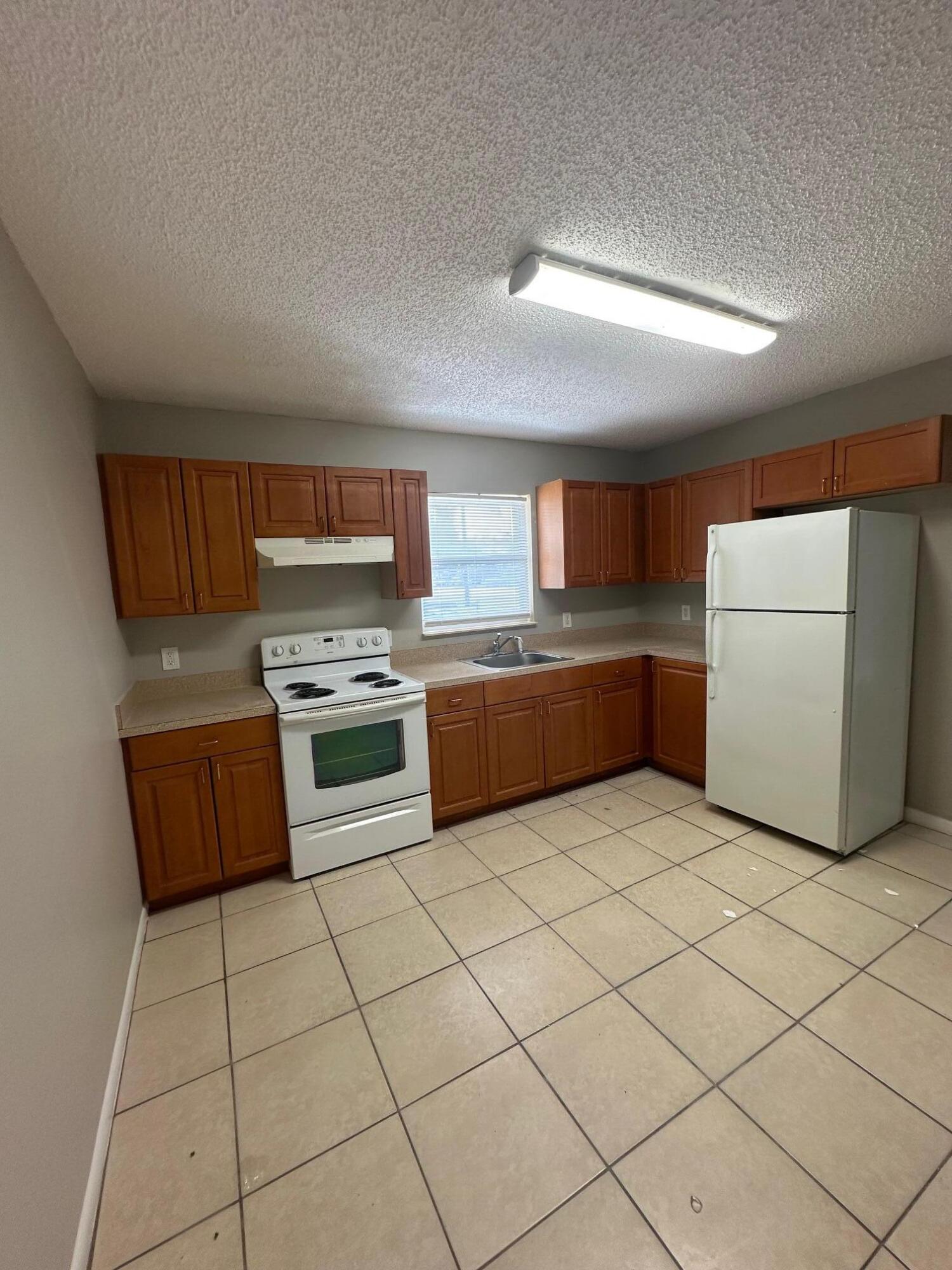 4760 Davis Road, Unit 4772 Lake Worth, FL 33461 - Photo 3 of 8 IMG_0030