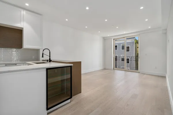 $5,500 | 69 Walnut Street, Unit 1, Brookline, MA 02445