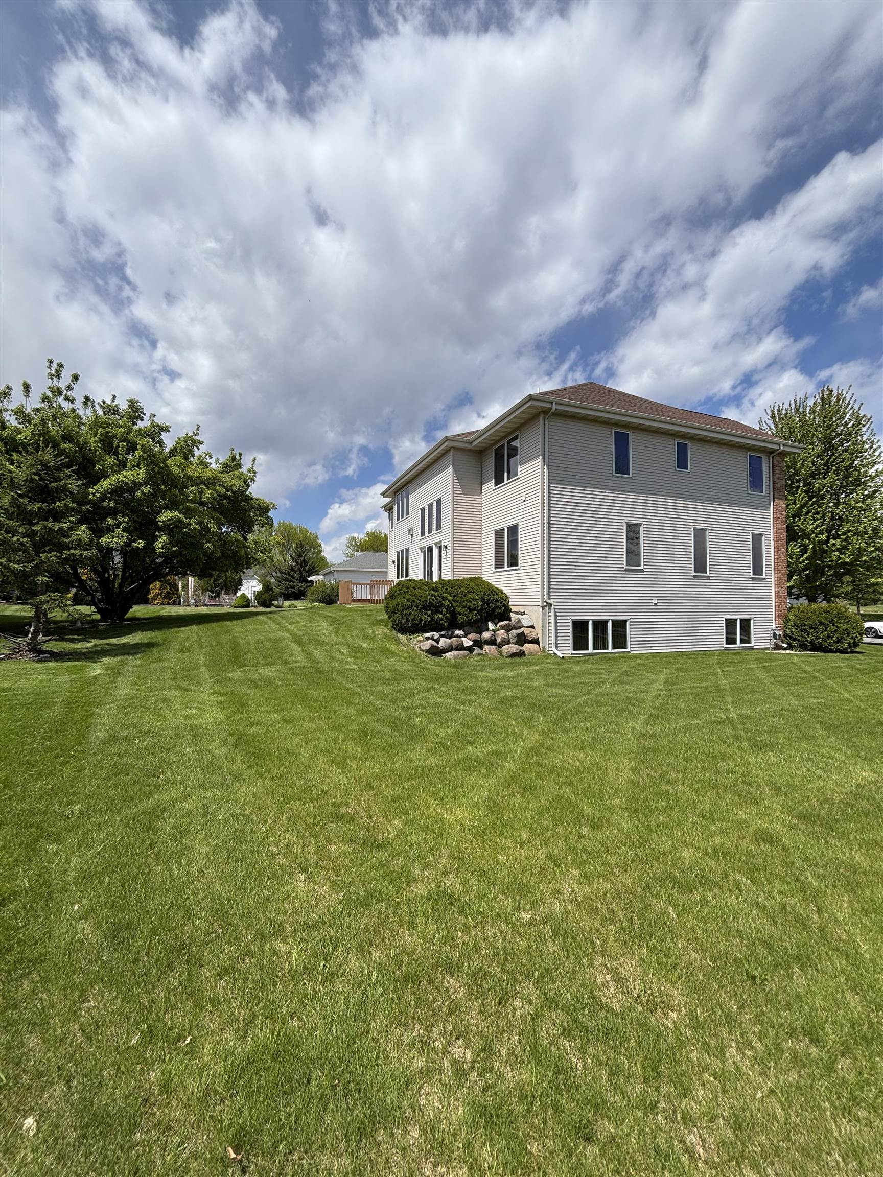 8701 Nelson Crossing Verona, WI 53593 - Photo 3 of 77