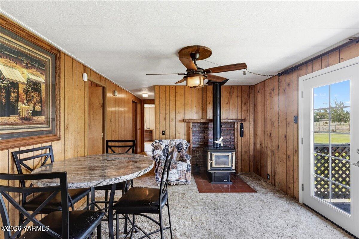 12401 Meadowbrook Road Yakima, WA 98903 - Photo 11 of 20 11 Family Room