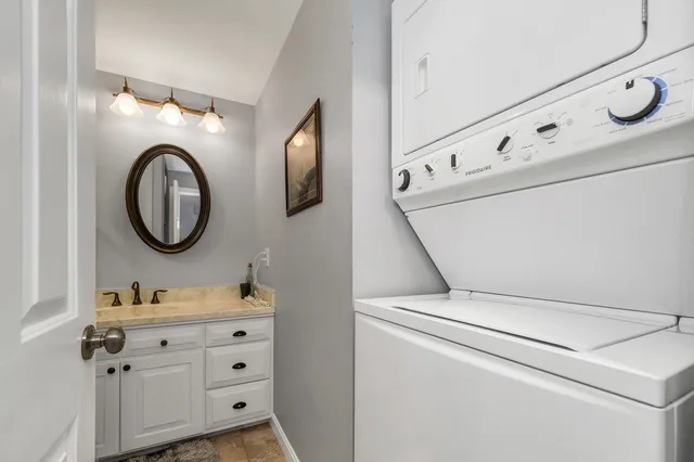 $795,000 | 68 Railroad Avenue, Unit 3, Wolfeboro, NH 03894